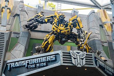 恐怖游戏《归家夜途》发售 校服妹躲避鬼怪回家